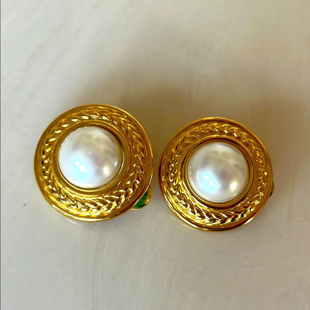 Vintage 90s Elegant Gold and Pearl Earrings